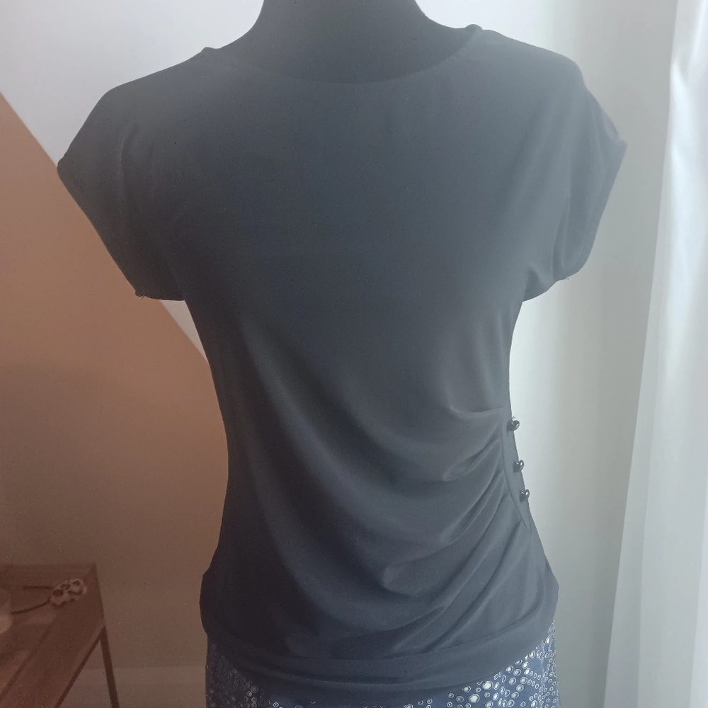 Black fitted flattering tee shirt